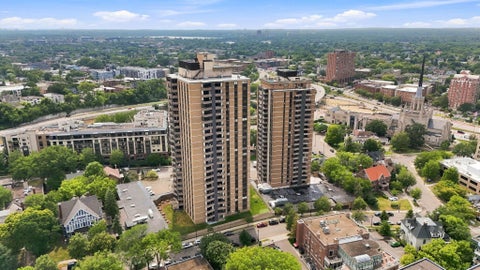 Condo For Sale - 410 Groveland Avenue<br/> Minneapolis, MN 55403