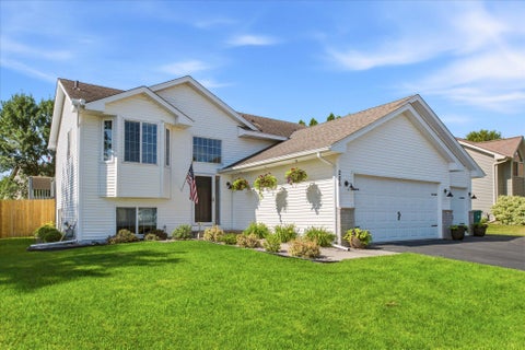 Homes For Sale - 226 Quail Drive<br/> Montrose, MN 55363