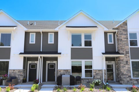 Townhouse For Rent - 2438 Blossom Circle<br/> Hennepin County, Long Lake, MN 55356