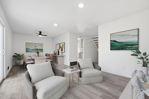 Townhouse For Sale - 323 E 43rd Street<br/> Hennepin County, Minneapolis, MN 55409