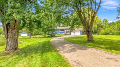 Homes For Sale - 18480 Country Squires Circle<br/> Prior Lake, MN 55372