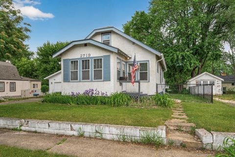 Homes For Sale - 2719 16th Avenue<br/> Saint Paul, MN 55109