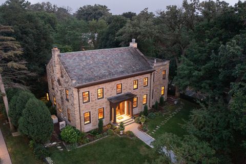 Apartment For Sale - 4649 E Lake Harriet Parkway<br/> Hennepin County, Minneapolis, MN 55419