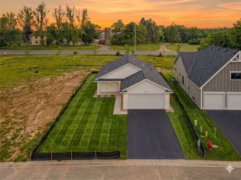 Townhouse For Sale - 31706 Madison Road<br/> Chisago County, Lindstrom, MN 55045
