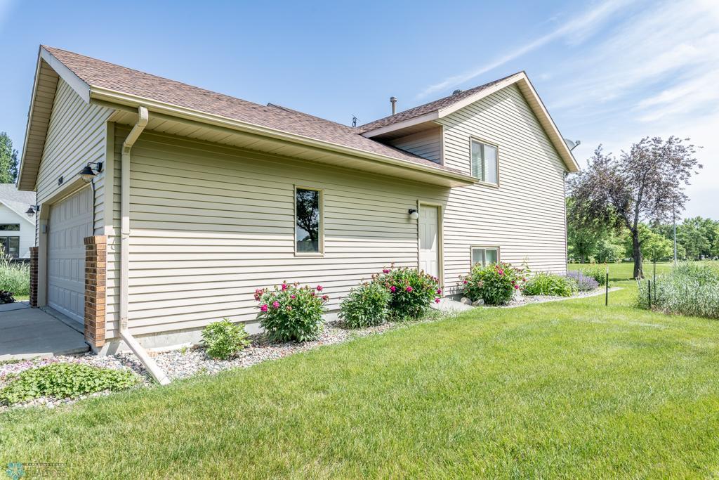 Fargo, North Dakota 58104, United States, 4 Bedrooms Bedrooms, ,3 BathroomsBathrooms,Residential,Active,159022