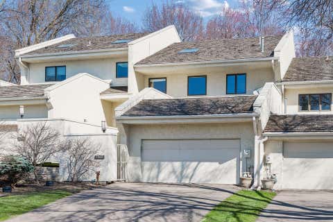 Townhouse For Sale - 11620 Vista Drive<br/> Hopkins, MN 55343
