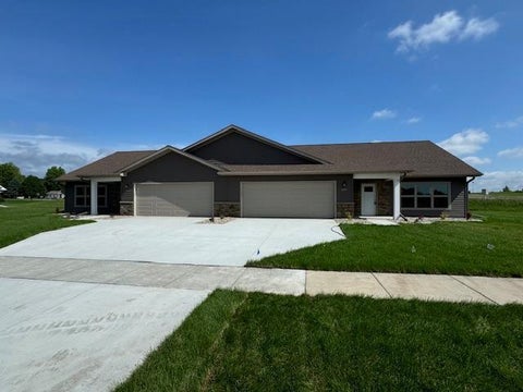 Townhouse For Sale - 2214 Red Bird Lane<br/> Martin County, Fairmont, MN 56031