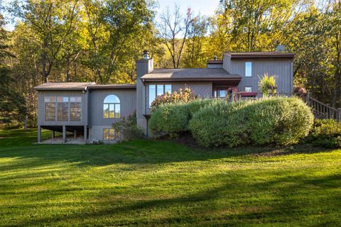 Homes For Sale - 7030 Birchwood Drive<br/> La Crescent, MN 55947