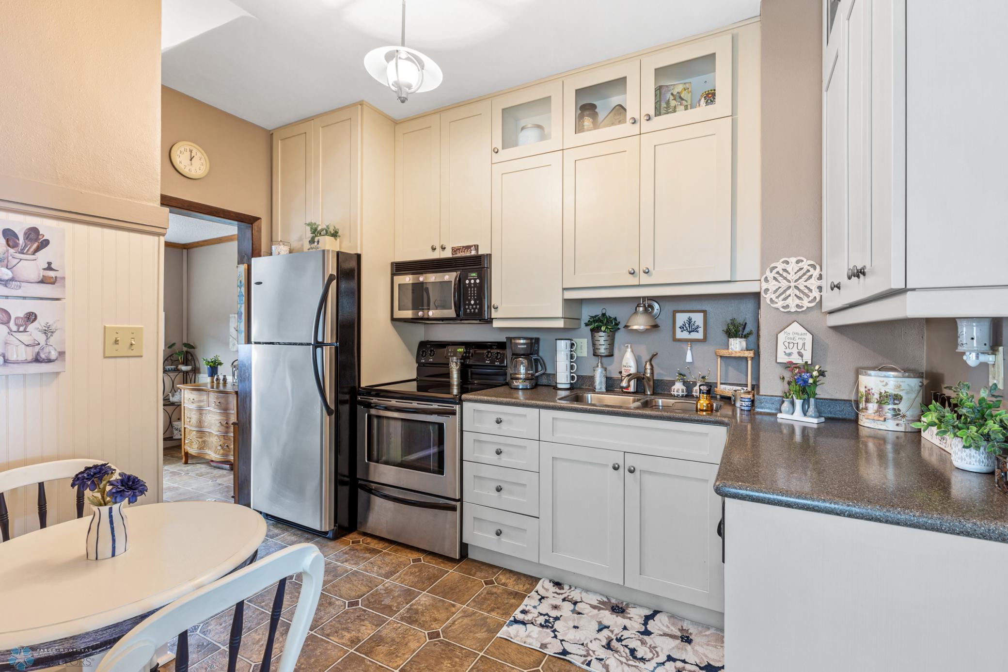 454 Oakland Avenue, Fargo, North Dakota image 12