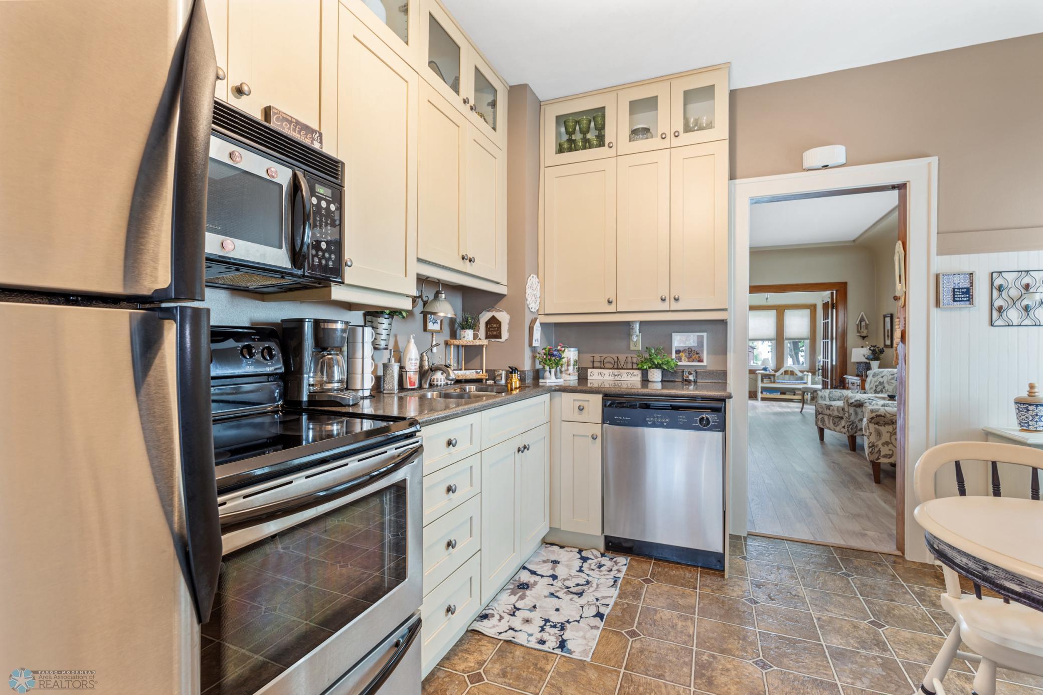 454 Oakland Avenue, Fargo, North Dakota image 13