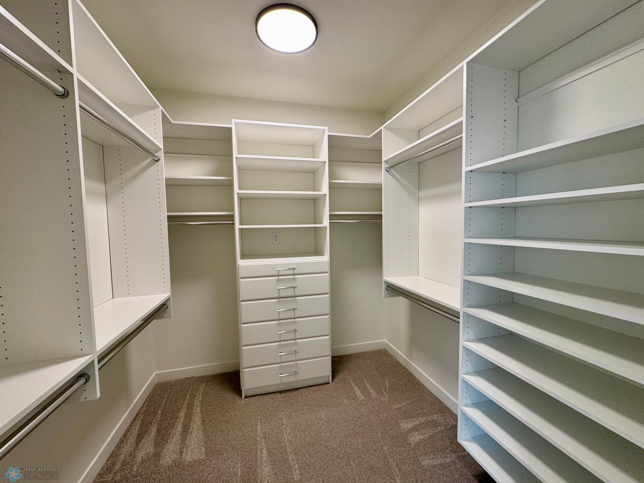 West Fargo, North Dakota 58078, United States, 3 Bedrooms Bedrooms, ,3 BathroomsBathrooms,Residential,Pending,121652