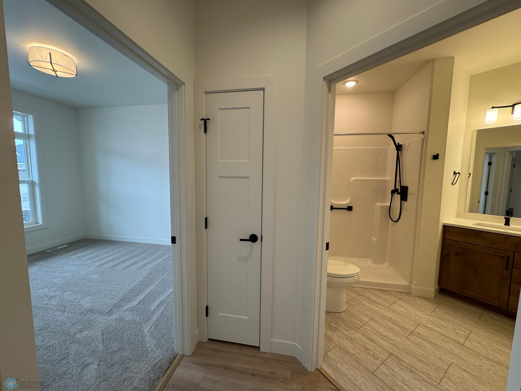 West Fargo, North Dakota 58078, United States, 3 Bedrooms Bedrooms, ,3 BathroomsBathrooms,Residential,Pending,121652