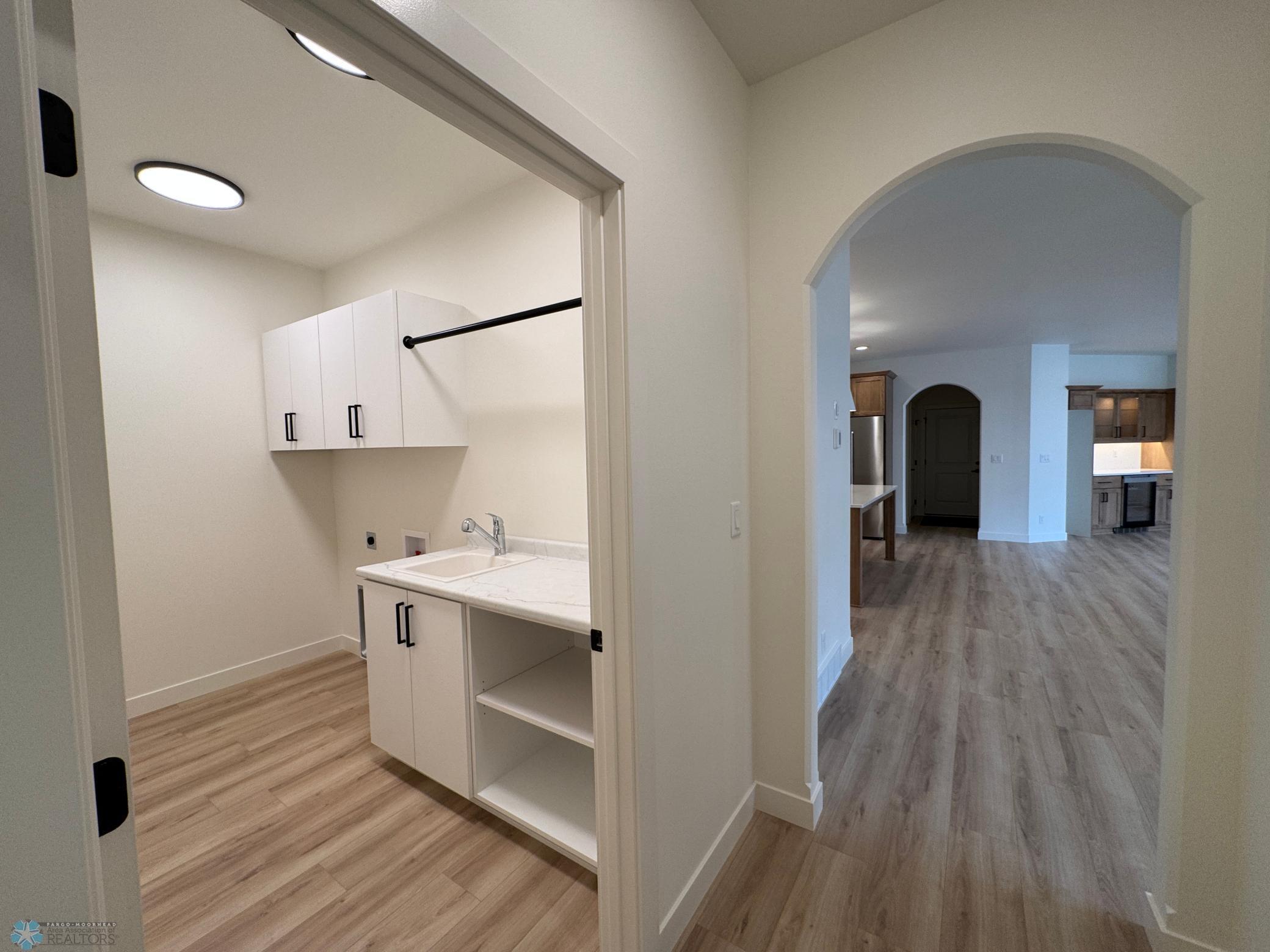 West Fargo, North Dakota 58078, United States, 3 Bedrooms Bedrooms, ,3 BathroomsBathrooms,Residential,Pending,121652