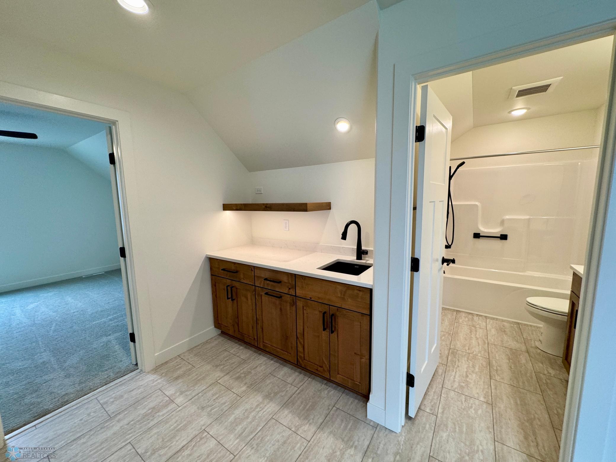 West Fargo, North Dakota 58078, United States, 3 Bedrooms Bedrooms, ,3 BathroomsBathrooms,Residential,Pending,121652