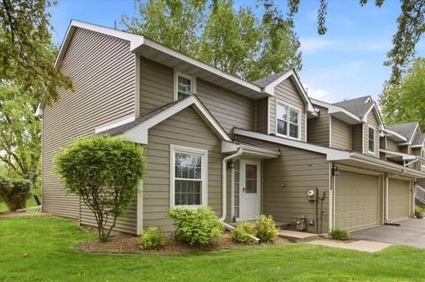 Townhouse For Sale - 5267 Silver Maple Circle<br/> Minnetonka, MN 55343