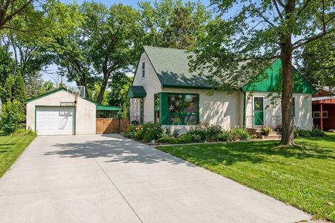 Homes For Sale - 711 Grandview Avenue<br/> Ramsey County, Saint Paul, MN 55113