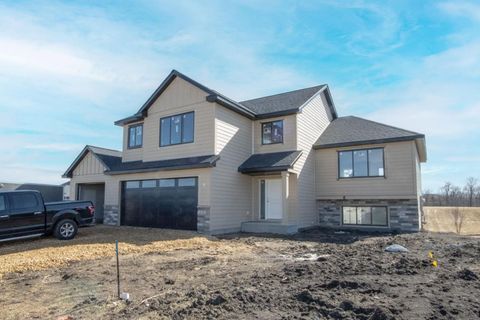 Homes For Sale - 11 Sunset Court<br/> North Mankato, MN 56003