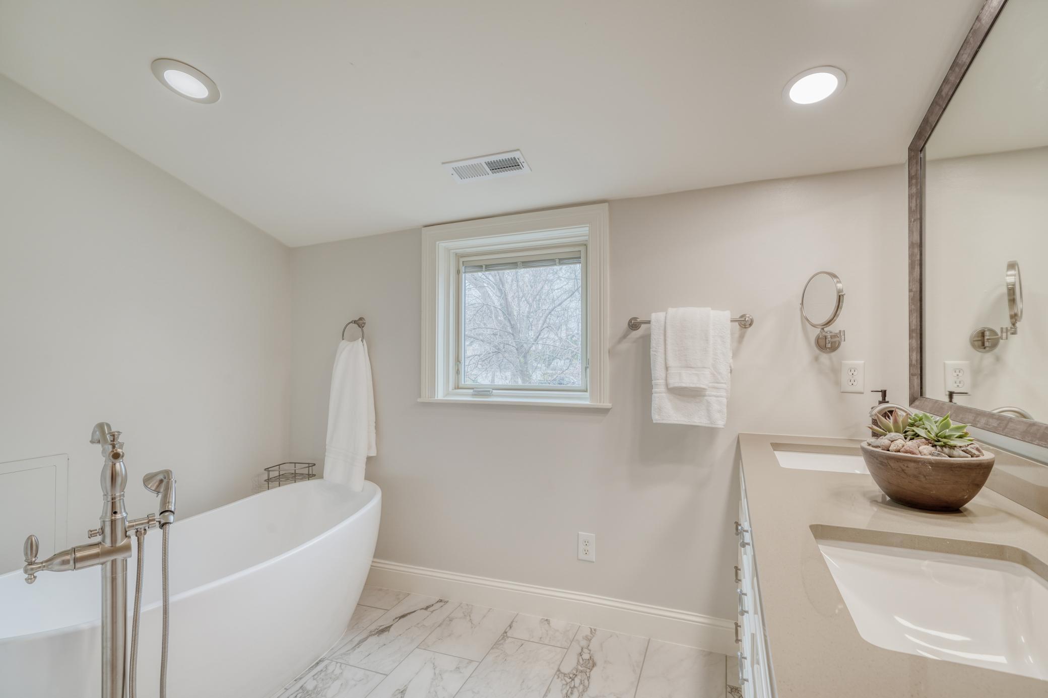 2765 Casco Point Road, Wayzata, Minnesota image 21