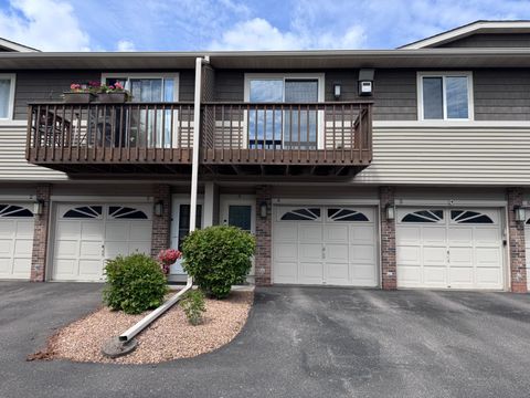 Townhouse For Sale - 14025 44th Place<br/> Hennepin County, Minneapolis, MN 55446