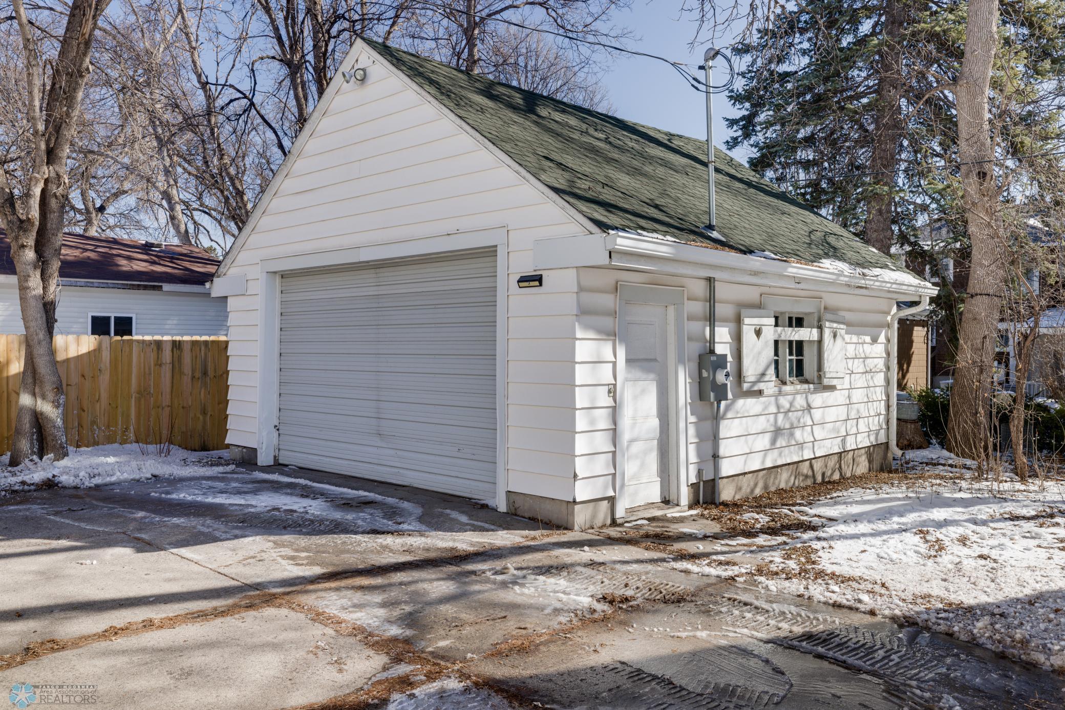 Fargo, North Dakota 58102, United States, 6 Bedrooms Bedrooms, ,3 BathroomsBathrooms,Residential,Pending,60039