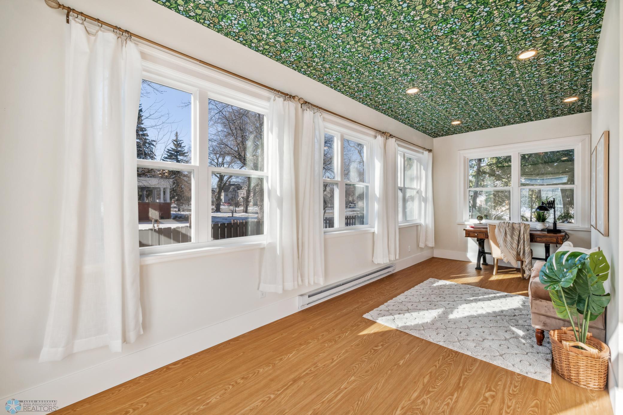 Fargo, North Dakota 58102, United States, 6 Bedrooms Bedrooms, ,3 BathroomsBathrooms,Residential,Pending,60039