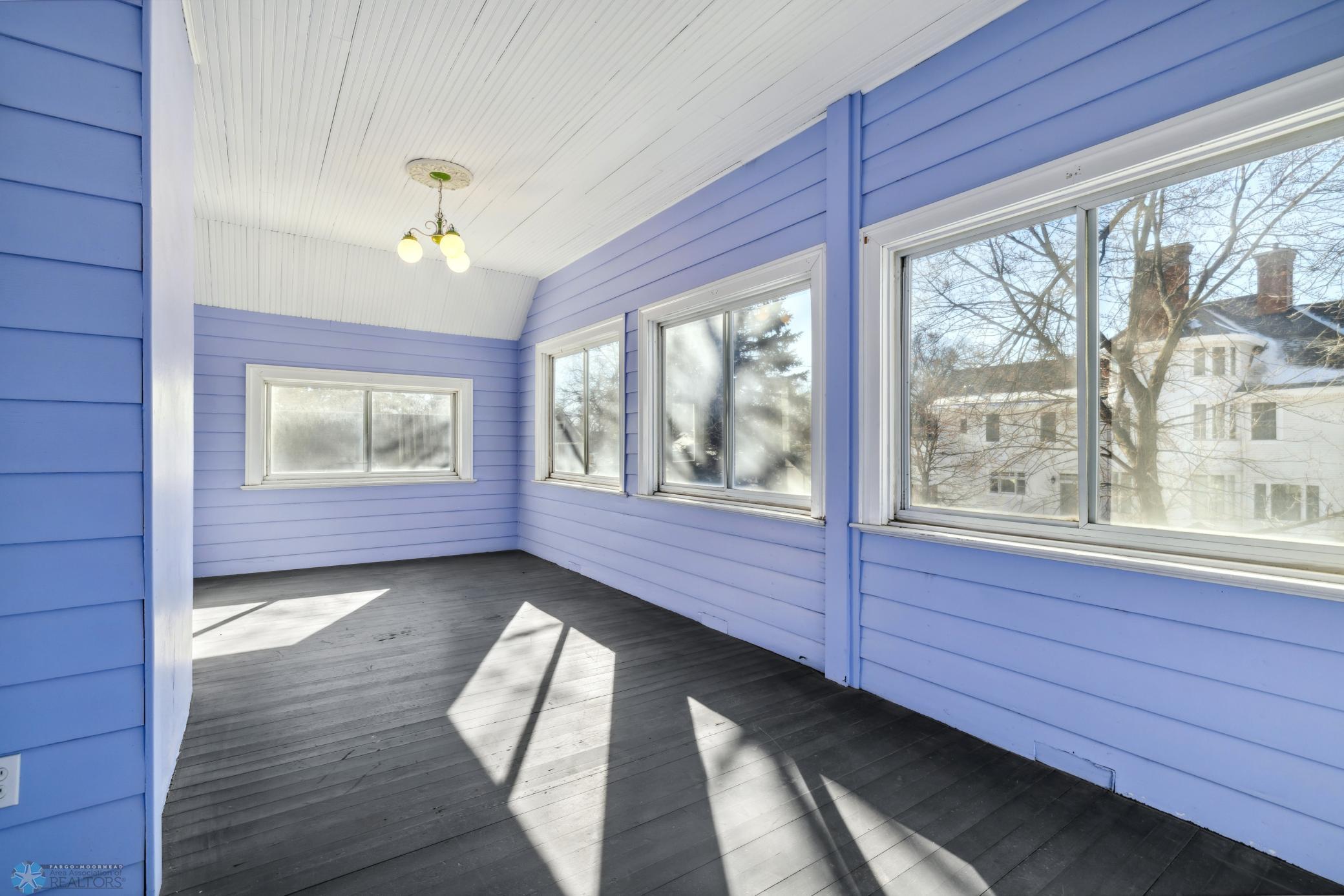 Fargo, North Dakota 58102, United States, 6 Bedrooms Bedrooms, ,3 BathroomsBathrooms,Residential,Pending,60039