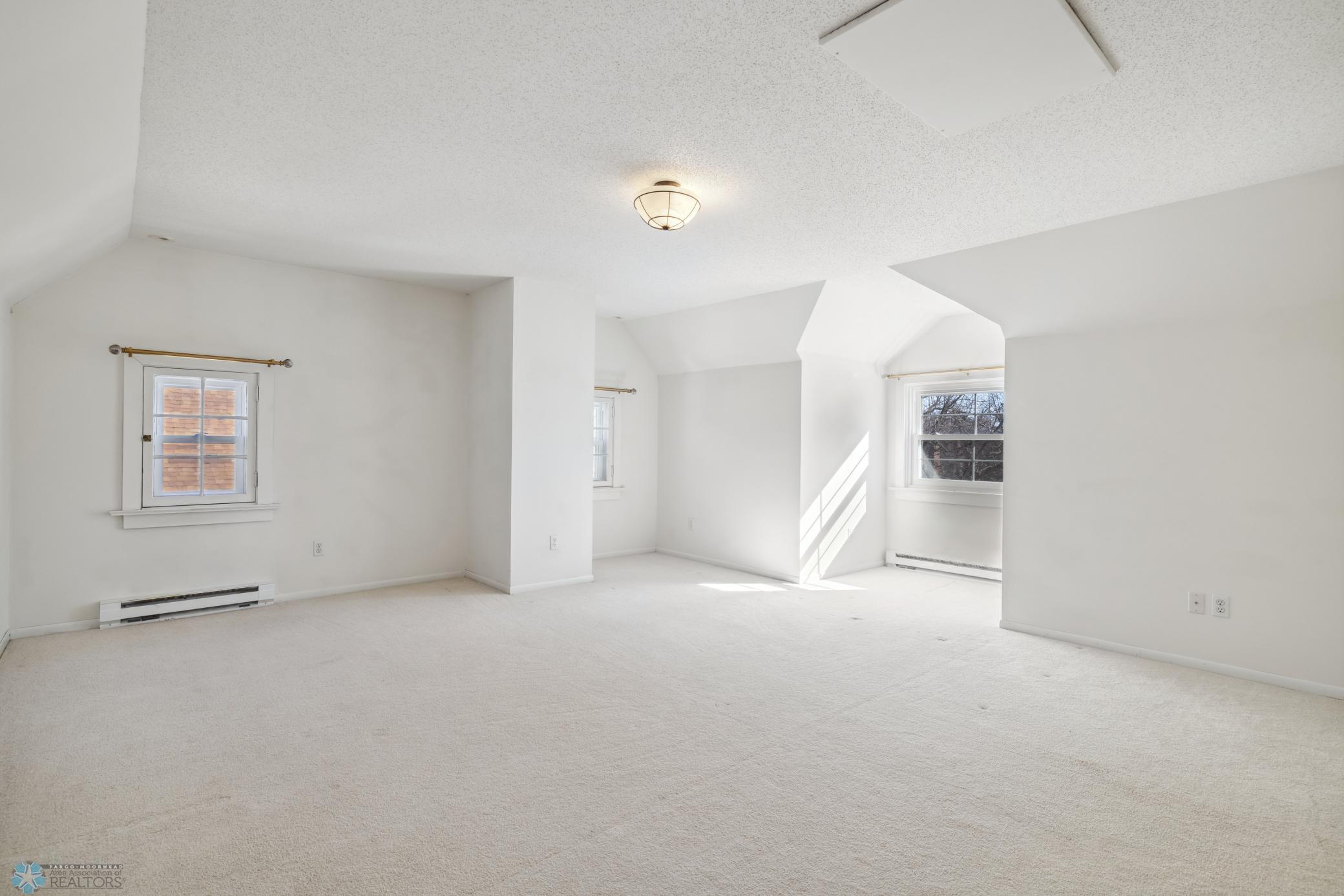 Fargo, North Dakota 58102, United States, 6 Bedrooms Bedrooms, ,3 BathroomsBathrooms,Residential,Pending,60039