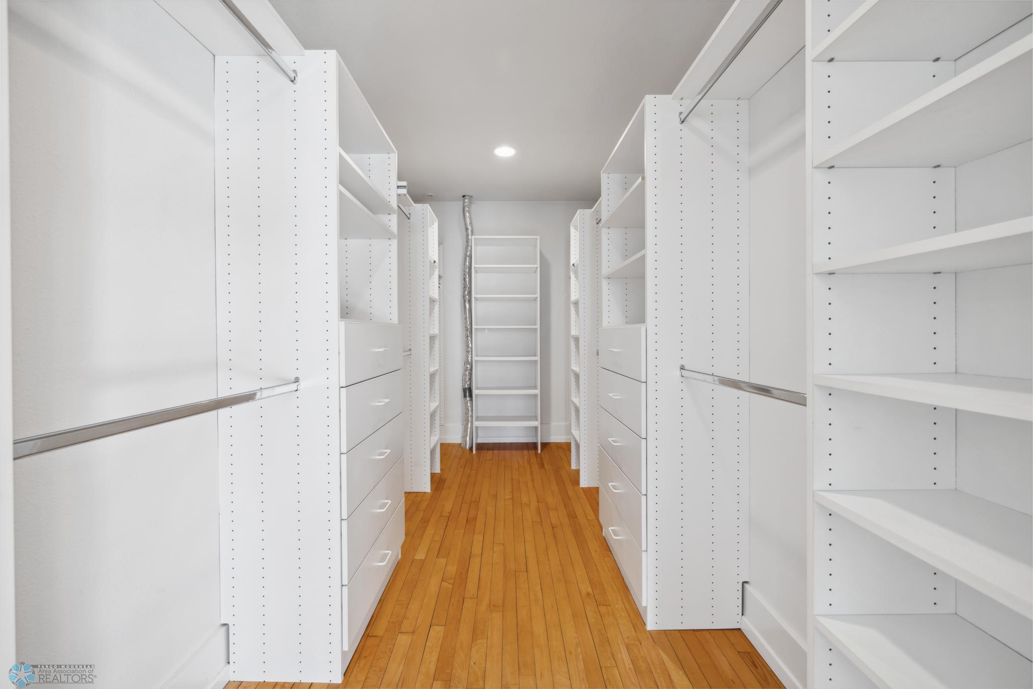 Fargo, North Dakota 58102, United States, 6 Bedrooms Bedrooms, ,3 BathroomsBathrooms,Residential,Pending,60039