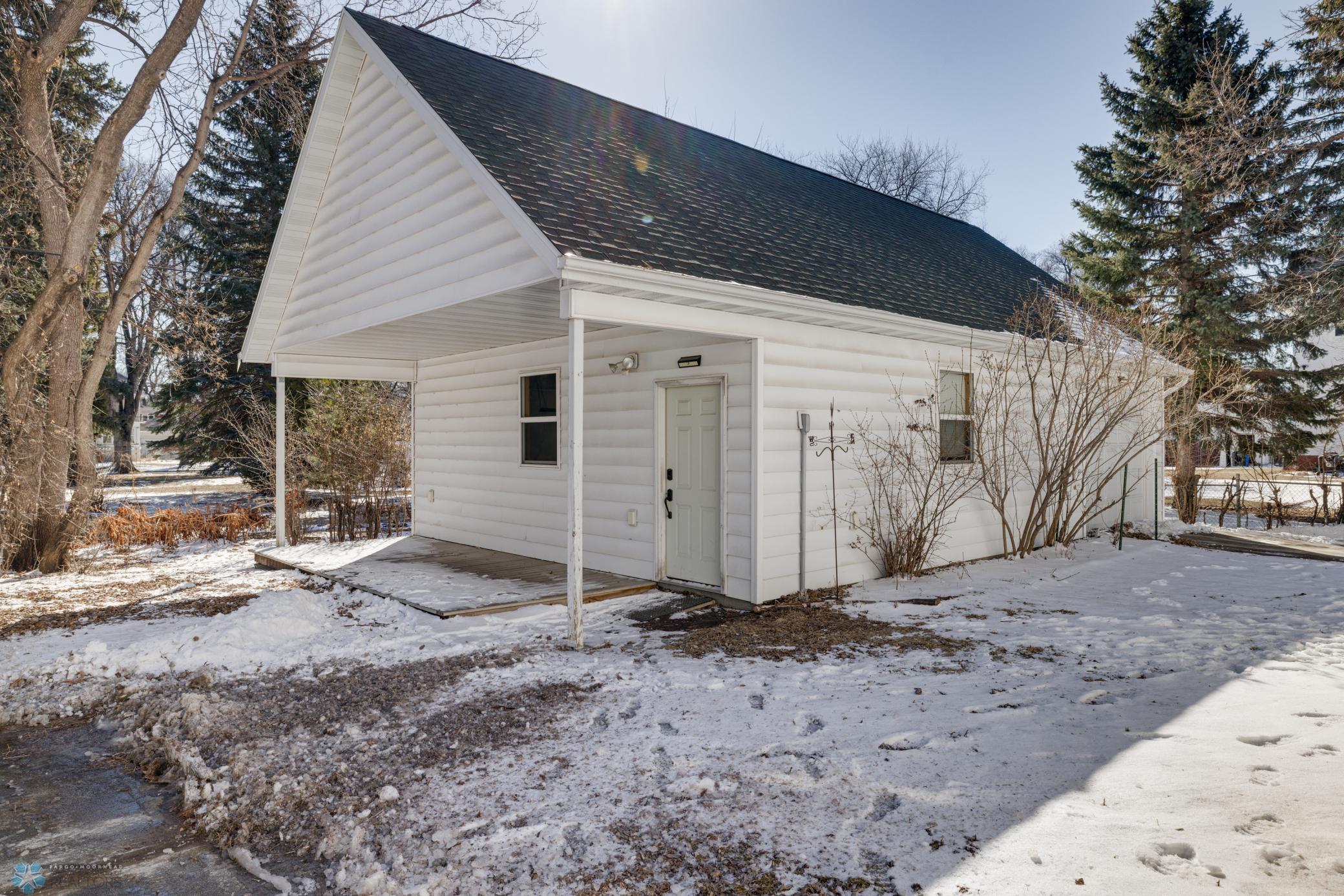 Fargo, North Dakota 58102, United States, 6 Bedrooms Bedrooms, ,3 BathroomsBathrooms,Residential,Pending,60039