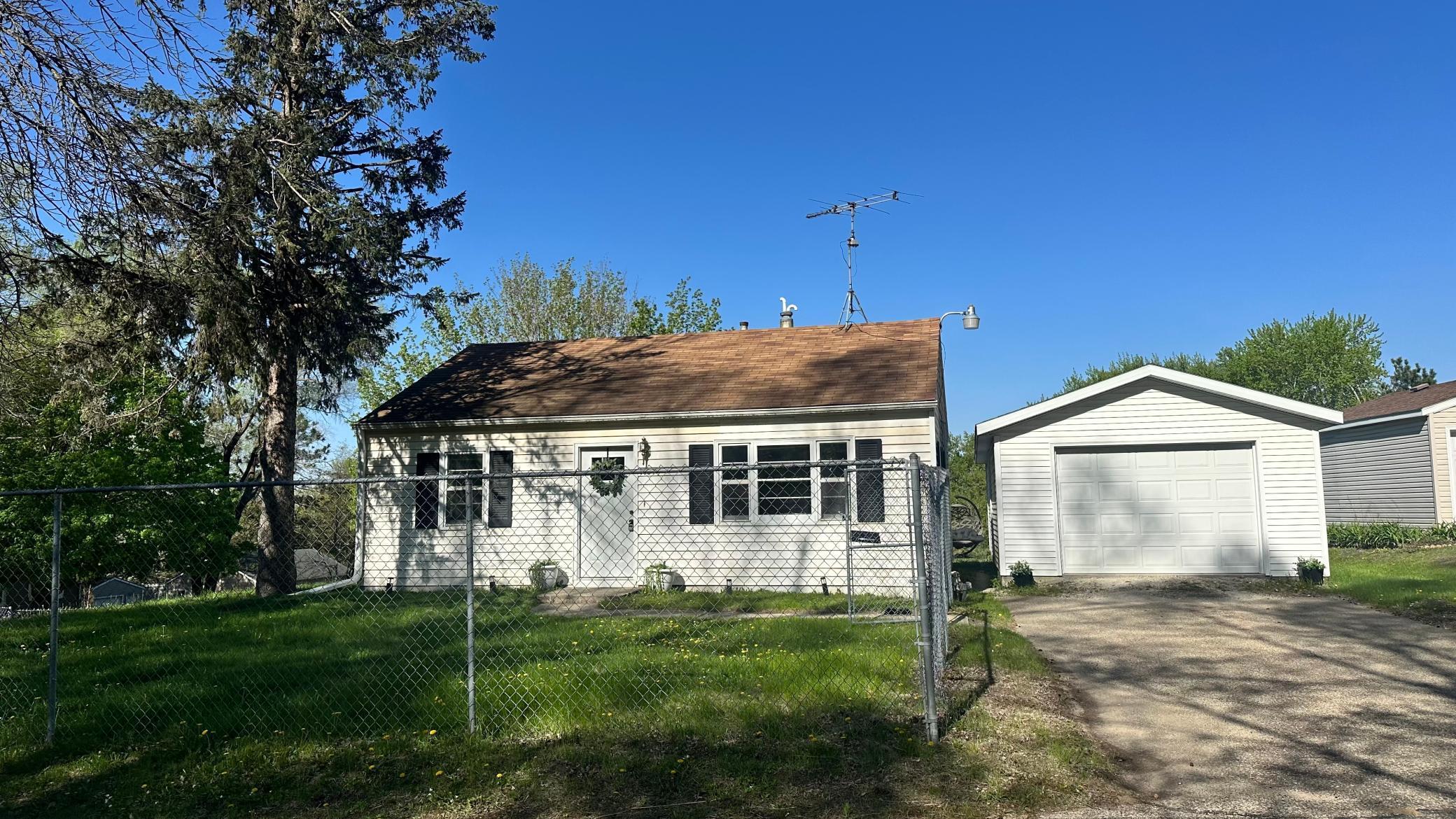 1707 Hillview Lane, Rochester, Minnesota image 2