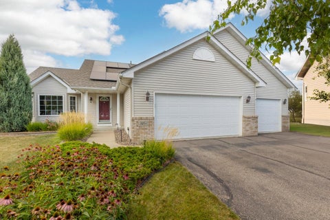 Homes For Sale - 18854 Dupont Way<br/> Dakota County, Farmington, MN 55024
