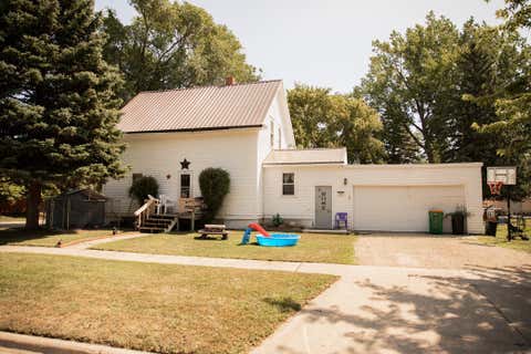 Homes For Sale - 203 S Main Street<br/> Gwinner, ND 58040