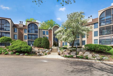 Condo For Sale - 9500 Collegeview Road<br/> Minneapolis, MN 55437