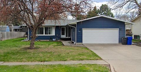 Homes For Sale - 2420 W Country Club Drive<br/> Fargo, ND 58103
