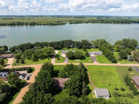 Homes For Sale - 4 S Fox Lake Drive<br/> Sherburn, MN 56171
