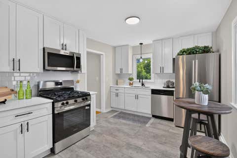Homes For Sale - 7070 Claude Avenue<br/> Dakota County, Inver Grove Heights, MN 55076