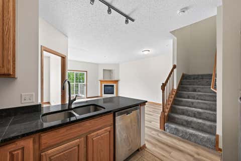 Townhouse For Rent - 6581 Olive Lane<br/> Maple Grove, MN 55311