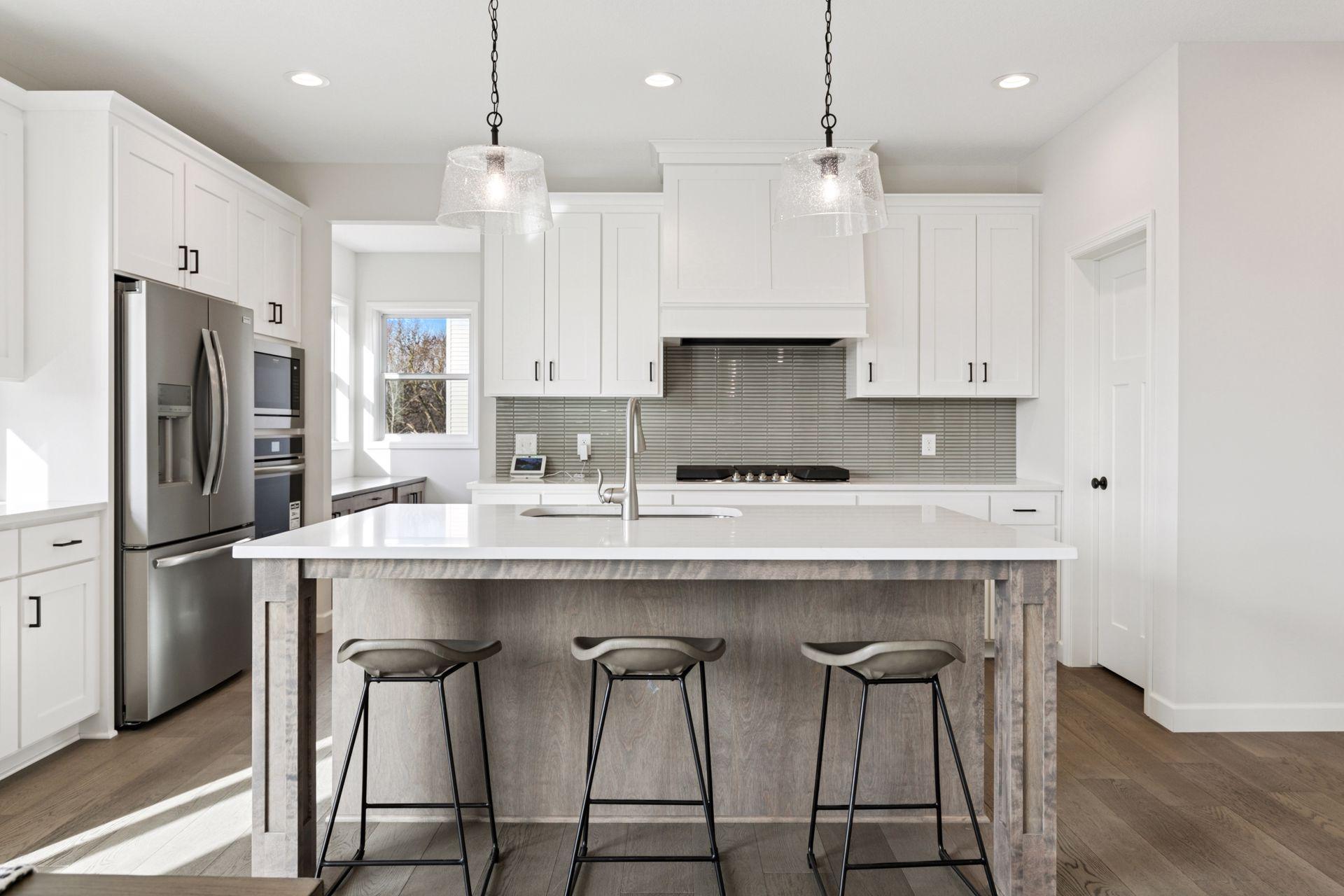 17995 Headwaters Drive, Lakeville, Minnesota image 3