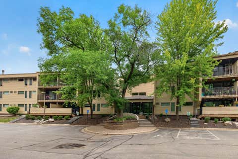 Condo For Sale - 12600 Parkwood Drive<br/> Dakota County, Burnsville, MN 55337