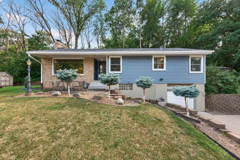 Homes For Sale - 1417 Stickney Avenue<br/> South Saint Paul, MN 55075