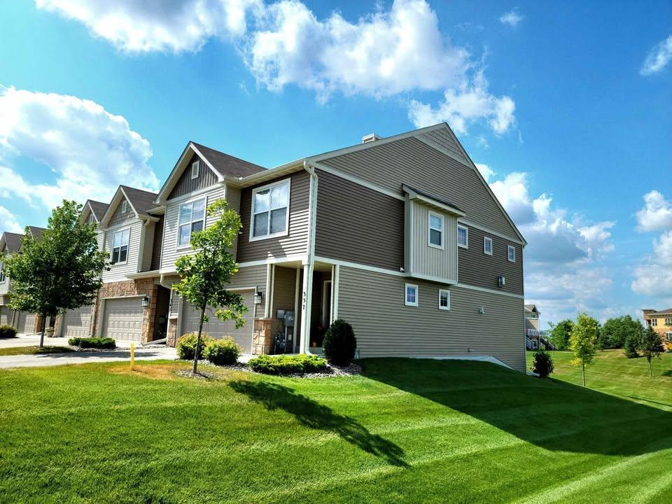 337 Stonewood Place, Burnsville, Minnesota image 2