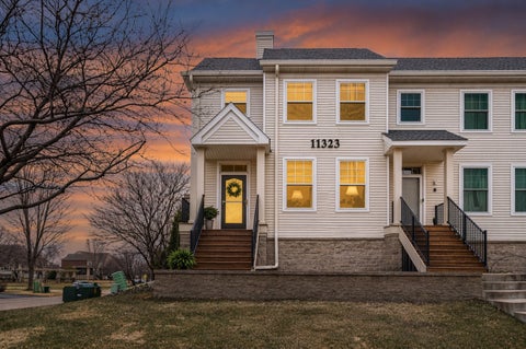 Townhouse For Sale - 11323 Davenport Circle<br/> Anoka County, Minneapolis, MN 55449