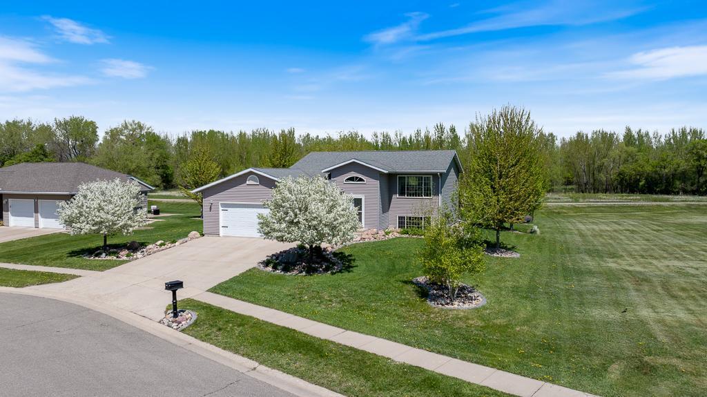 518 Harriett Drive, Marshall, Minnesota image 1