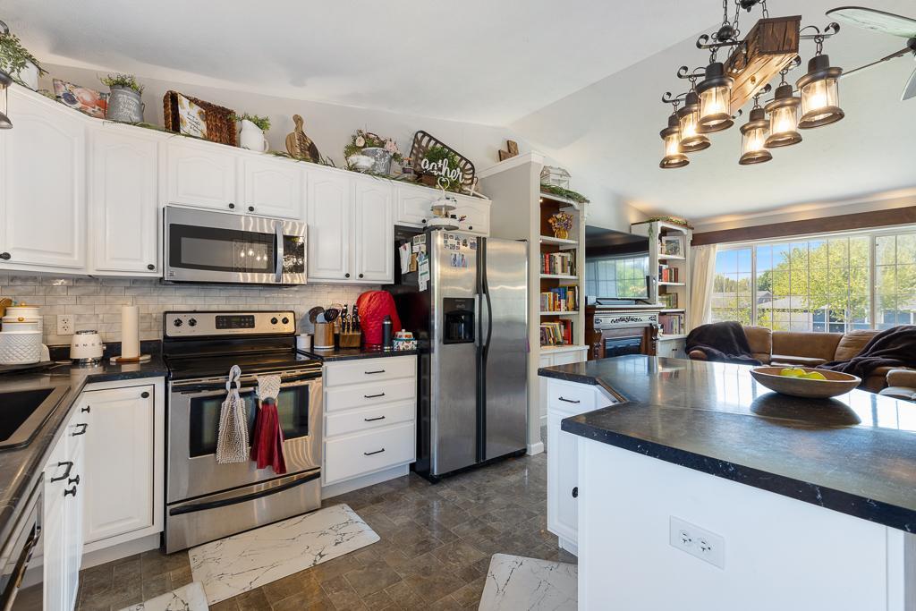518 Harriett Drive, Marshall, Minnesota image 32