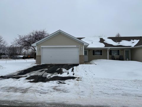 Townhouse For Sale - 800 Greensview Court<br/> Mcleod County, Hutchinson, MN 55350