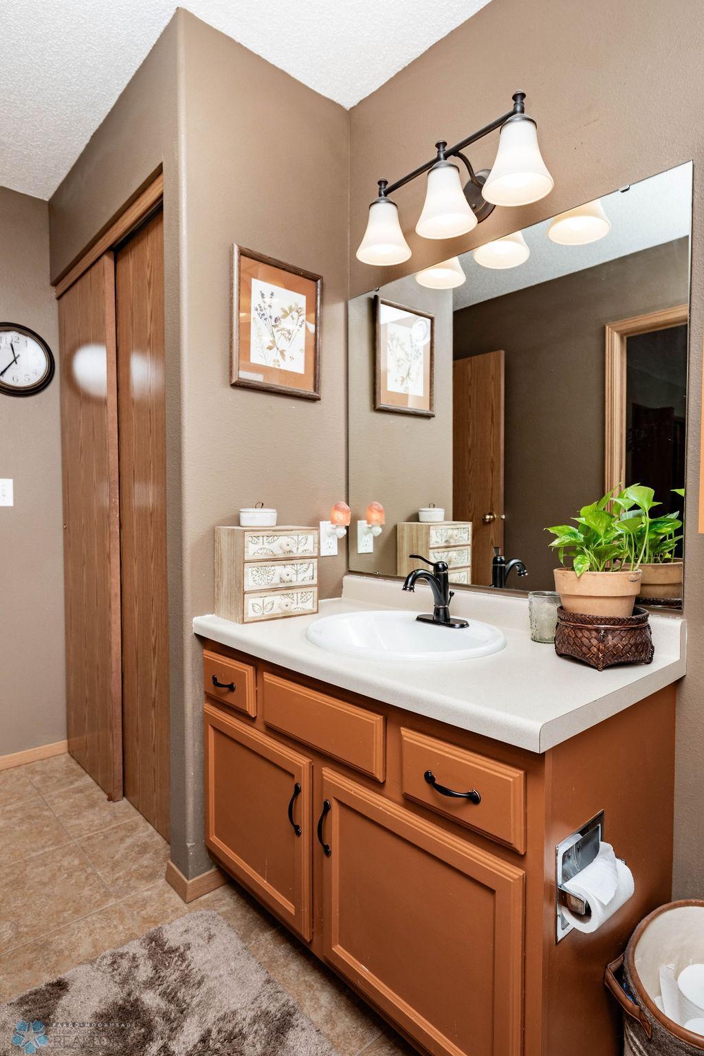 1703 Huntington Drive, West Fargo, North Dakota image 17