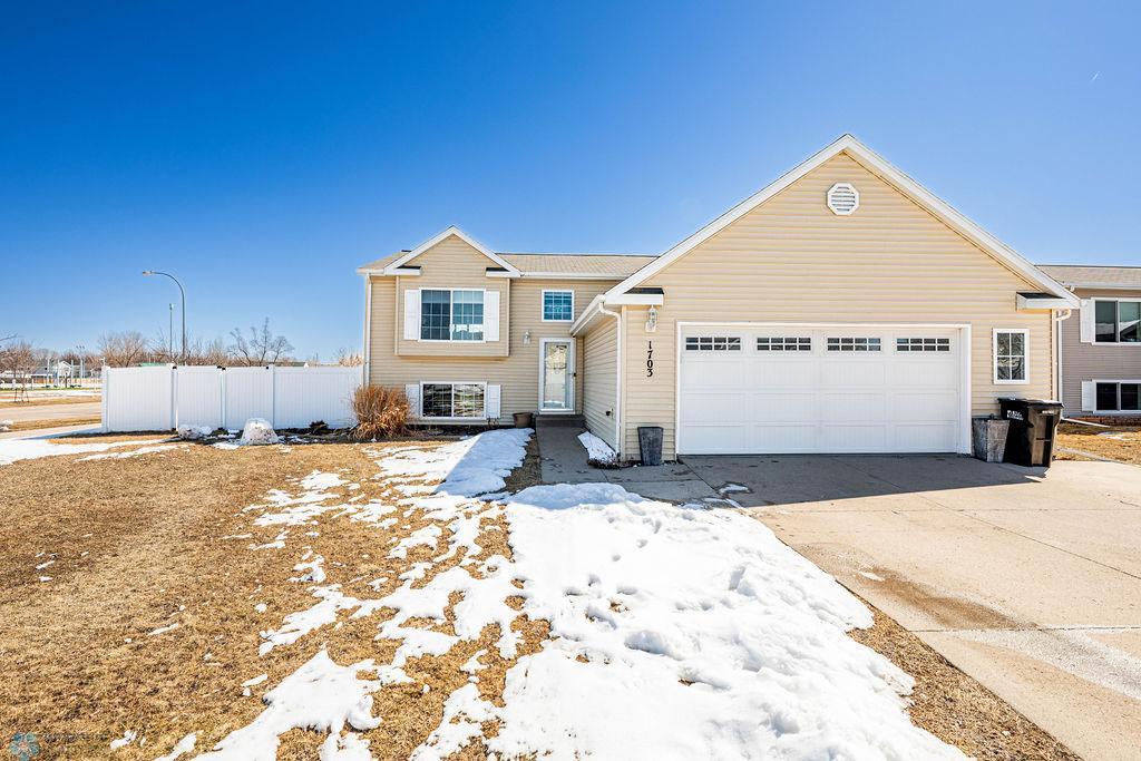 1703 Huntington Drive, West Fargo, North Dakota image 1