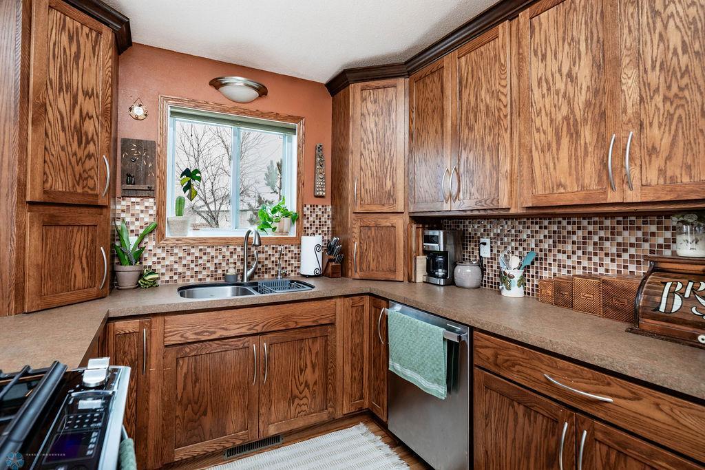 1703 Huntington Drive, West Fargo, North Dakota image 12