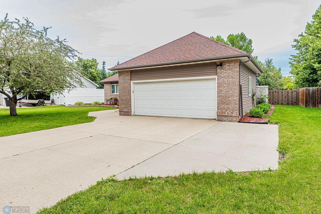 3033 38 1/2 Avenue, Fargo, North Dakota image 3