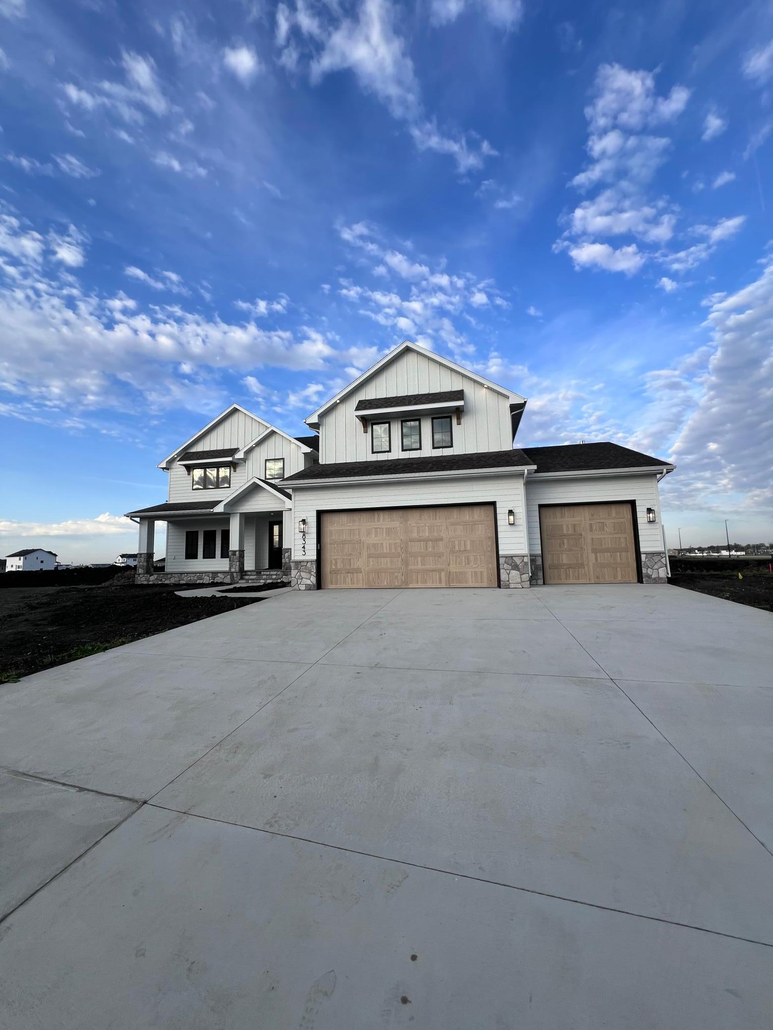 Horace, North Dakota 58047, United States, 4 Bedrooms Bedrooms, ,4 BathroomsBathrooms,Residential,Pending,223421